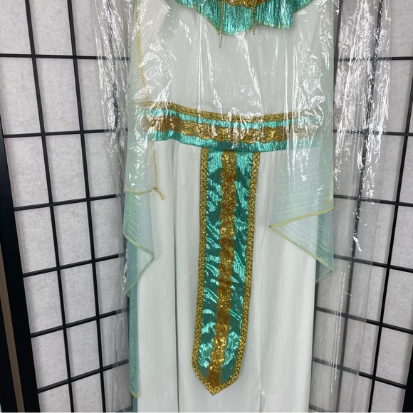 Cleopatra Costume - Picture 2 of 10